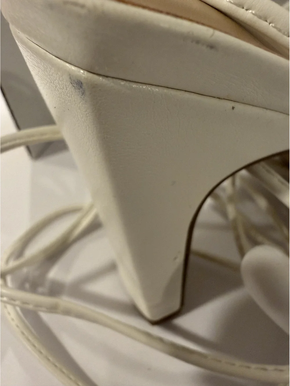 D-White strappy block heel sandals square toe, ankle ties wrap Size 9.5